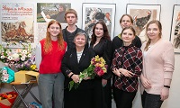 Ирина Маковеева со своими студентами (Институт искусств, СКЖ-120)